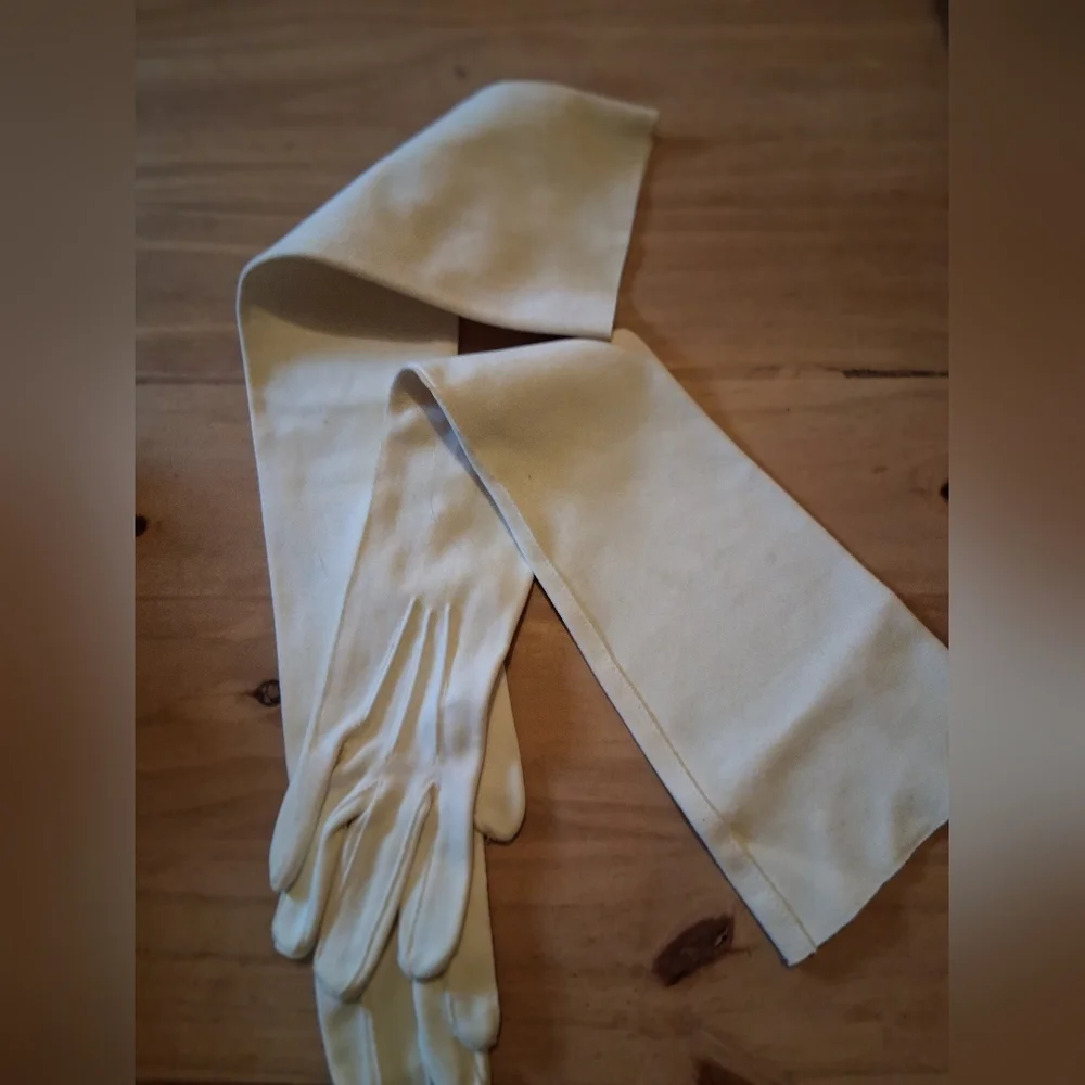 Elegant Cream Gloves with Button Detail